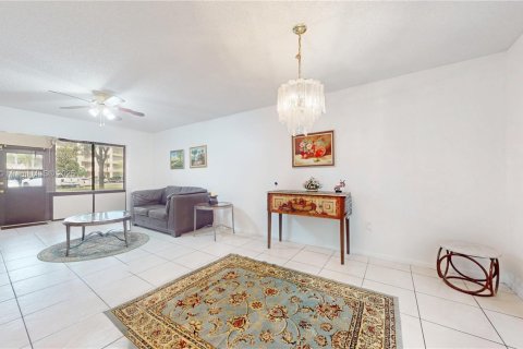 Copropriété à vendre à Pembroke Pines, Floride: 2 chambres, 126.72 m2 № 1871780 - photo 13
