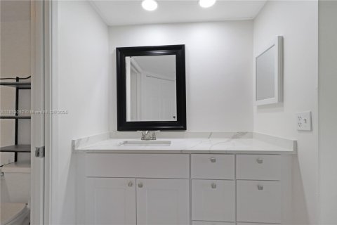 Copropriété à vendre à Pembroke Pines, Floride: 2 chambres, 126.72 m2 № 1871780 - photo 21