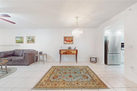 Copropriété à vendre à Pembroke Pines, Floride: 2 chambres, 126.72 m2 № 1871780 - photo 12