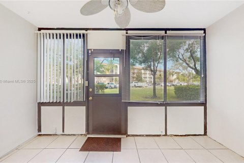 Copropriété à vendre à Pembroke Pines, Floride: 2 chambres, 126.72 m2 № 1871780 - photo 15
