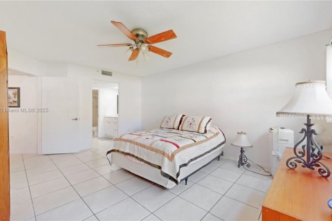 Copropriété à vendre à Pembroke Pines, Floride: 2 chambres, 126.72 m2 № 1871780 - photo 16