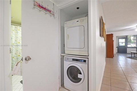 Copropriété à vendre à Pembroke Pines, Floride: 2 chambres, 126.72 m2 № 1871780 - photo 27