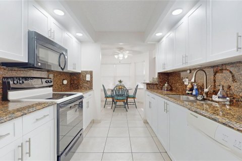 Copropriété à vendre à Pembroke Pines, Floride: 2 chambres, 126.72 m2 № 1871780 - photo 9