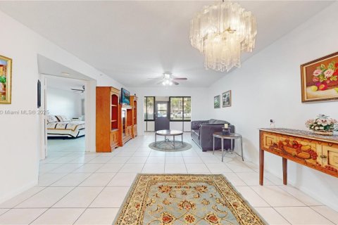 Copropriété à vendre à Pembroke Pines, Floride: 2 chambres, 126.72 m2 № 1871780 - photo 5