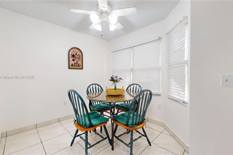Copropriété à vendre à Pembroke Pines, Floride: 2 chambres, 126.72 m2 № 1871780 - photo 10