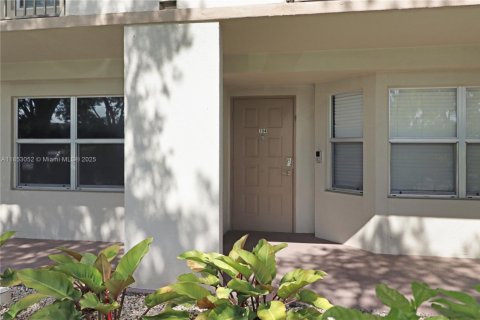 Copropriété à vendre à Pembroke Pines, Floride: 2 chambres, 126.72 m2 № 1871780 - photo 2