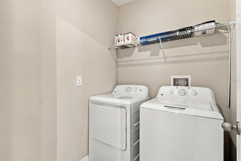 Villa ou maison à vendre à Tampa, Floride: 4 chambres, 195.93 m2 № 2422750 - photo 12