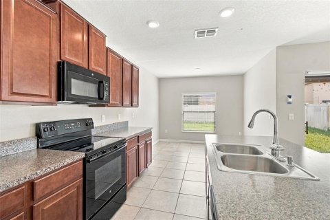 Villa ou maison à vendre à Tampa, Floride: 4 chambres, 195.93 m2 № 2422750 - photo 8