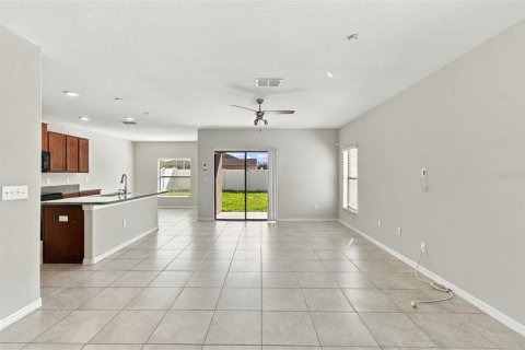 Villa ou maison à vendre à Tampa, Floride: 4 chambres, 195.93 m2 № 2422750 - photo 5