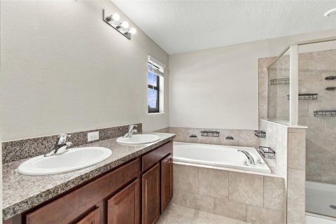 Villa ou maison à vendre à Tampa, Floride: 4 chambres, 195.93 m2 № 2422750 - photo 29