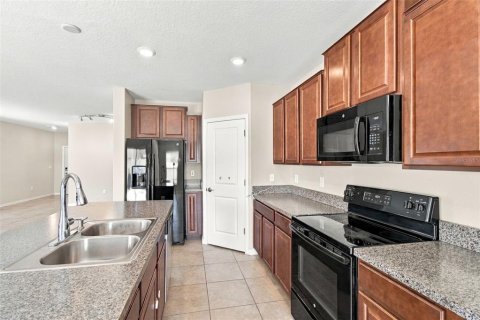 Villa ou maison à vendre à Tampa, Floride: 4 chambres, 195.93 m2 № 2422750 - photo 10