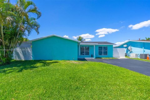 Villa ou maison à vendre à Sunrise, Floride: 3 chambres, 126.72 m2 № 1937995 - photo 2