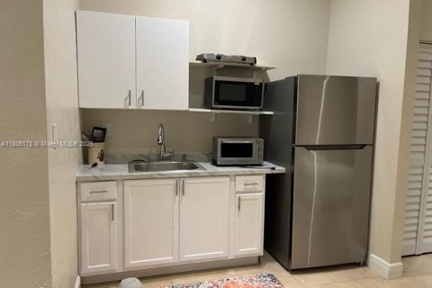 Снять в аренду коммерческую недвижимость в Майами, Флорида 37.16м2, № 1959489 - фото 3