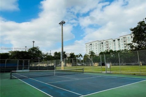 Condo in Coral Gables, Florida, 1 bedroom  № 1996554 - photo 16