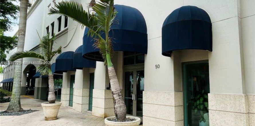 Condo in Coral Gables, Florida, 1 bedroom  № 1996554