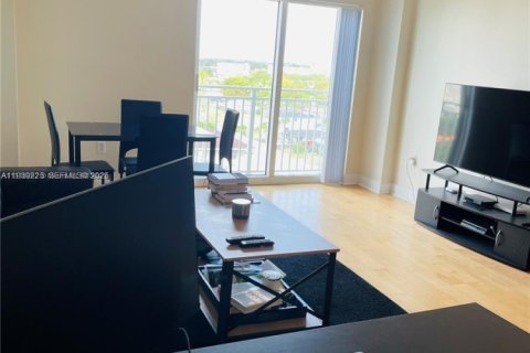 Condo in Coral Gables, Florida, 1 bedroom  № 1996554 - photo 9