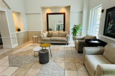 Condo in Coral Gables, Florida, 1 bedroom  № 1996554 - photo 4