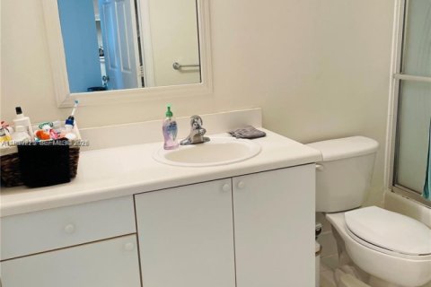 Condo in Coral Gables, Florida, 1 bedroom  № 1996554 - photo 11