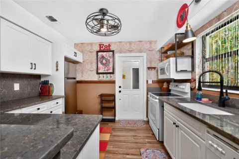 Villa ou maison à vendre à Punta Gorda, Floride: 2 chambres, 96.99 m2 № 2216470 - photo 16