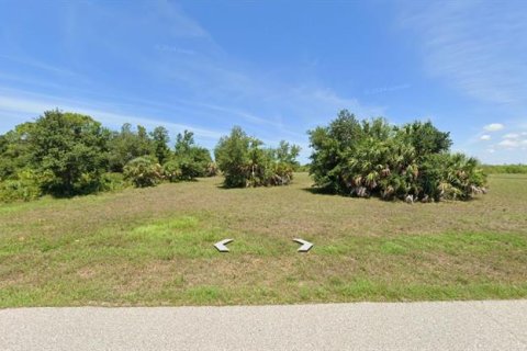 Terreno en venta en Rotonda, Florida № 1617854 - foto 1