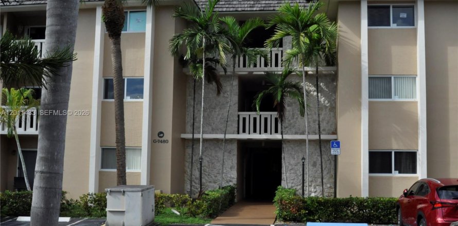 Condominio en Miami Lakes, Florida, 2 dormitorios № 2076590