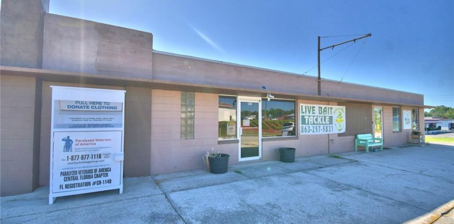 Commercial property in Frostproof, Florida 495.73 sq.m. № 2201432