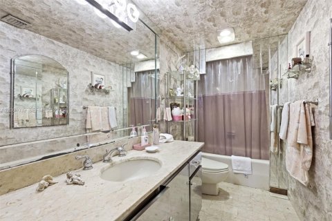 Condo in Miami, Florida, 2 bedrooms  № 2090430 - photo 25