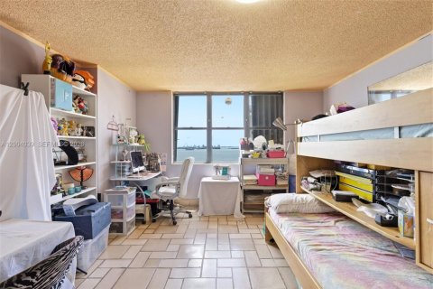 Condo in Miami, Florida, 2 bedrooms  № 2090430 - photo 24