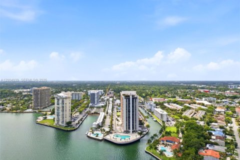 Condo in Miami, Florida, 2 bedrooms  № 2090430 - photo 4