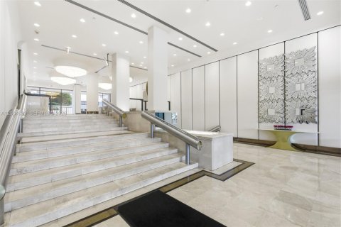Condo in Miami, Florida, 2 bedrooms  № 2090430 - photo 5