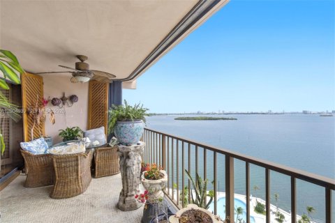 Condo in Miami, Florida, 2 bedrooms  № 2090430 - photo 14