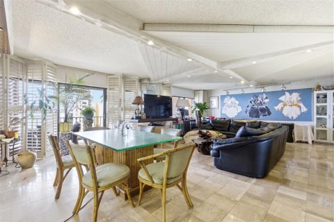 Condo in Miami, Florida, 2 bedrooms  № 2090430 - photo 7