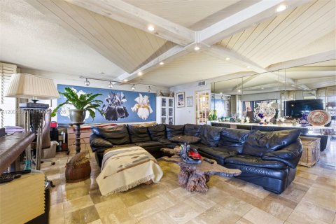 Condo in Miami, Florida, 2 bedrooms  № 2090430 - photo 11