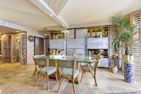 Condo in Miami, Florida, 2 bedrooms  № 2090430 - photo 12