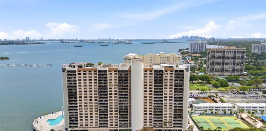 Condo in Miami, Florida, 2 bedrooms  № 2090430