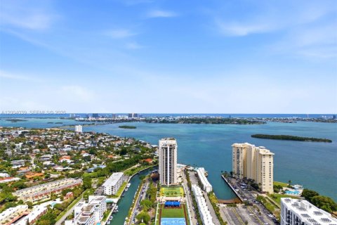 Condo in Miami, Florida, 2 bedrooms  № 2090430 - photo 3