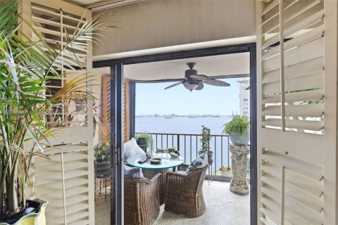 Condo in Miami, Florida, 2 bedrooms  № 2090430 - photo 13