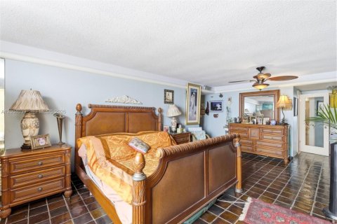 Condo in Miami, Florida, 2 bedrooms  № 2090430 - photo 19