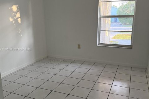 Casa en alquiler en Homestead, Florida, 3 dormitorios, 143.44 m2 № 1993736 - foto 8