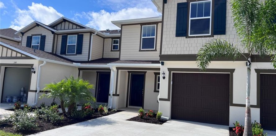 Adosado en BAYSHORE COMMONS en North Fort Myers, Florida 3 dormitorios, 147.06 m2 № 2237736