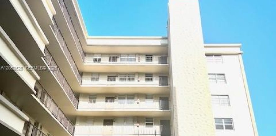 Condo à Hollywood, Floride, 2 chambres  № 2181213