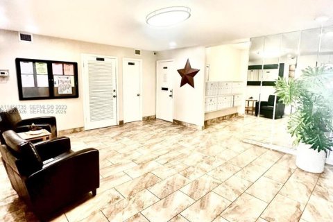 Copropriété à vendre à Hollywood, Floride: 2 chambres, 123.75 m2 № 2181213 - photo 12