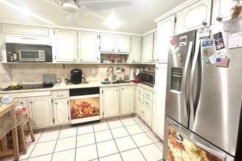 Copropriété à vendre à Hollywood, Floride: 2 chambres, 123.75 m2 № 2181213 - photo 4