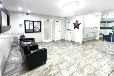 Copropriété à vendre à Hollywood, Floride: 2 chambres, 123.75 m2 № 2181213 - photo 11
