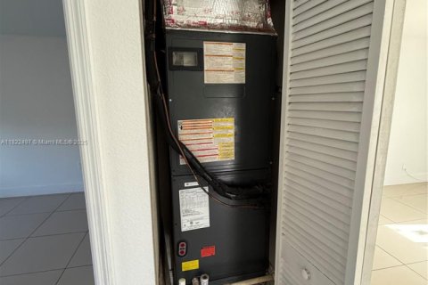 Villa ou maison à vendre à Miami, Floride: 3 chambres, 139.35 m2 № 1960786 - photo 10