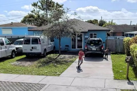 Villa ou maison à vendre à Miami, Floride: 3 chambres, 139.35 m2 № 1960786 - photo 2