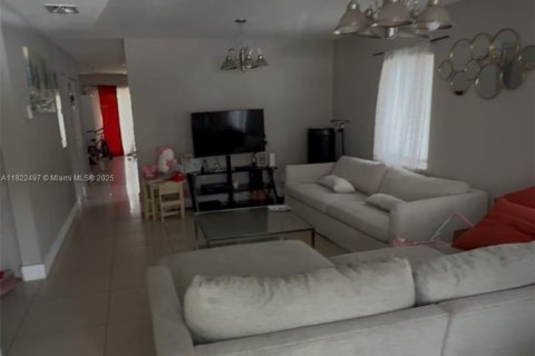 Villa ou maison à vendre à Miami, Floride: 3 chambres, 139.35 m2 № 1960786 - photo 3