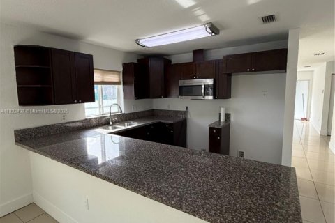 Villa ou maison à vendre à Miami, Floride: 3 chambres, 139.35 m2 № 1960786 - photo 14