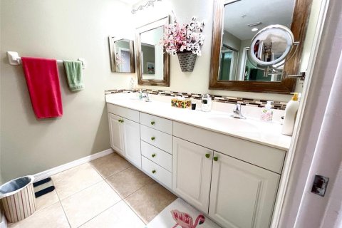 Copropriété à vendre à Bradenton, Floride: 2 chambres, 125.6 m2 № 2296778 - photo 25
