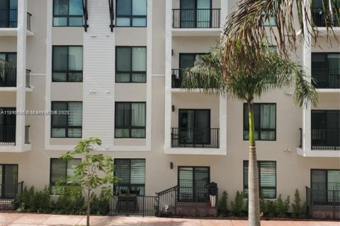 Купить кондоминиум в Дорал, Флорида 2 спальни, 104.42м2, № 1949345 - фото 9